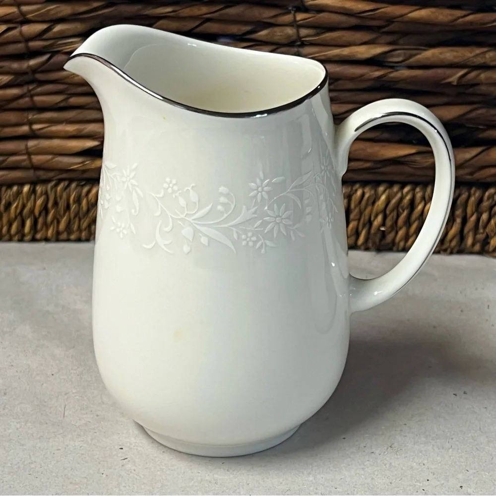 Noritake Fine China Lorelei 7541 Sugar Bowl and Creamer